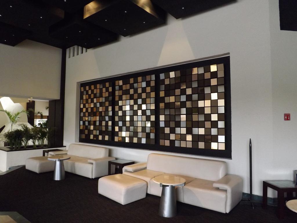 Royal Pedregal Hotel Mexikóváros Kültér fotó The interior of the lounge