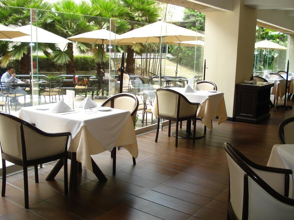 Royal Pedregal Hotel Mexikóváros Kültér fotó The interior of the restaurant